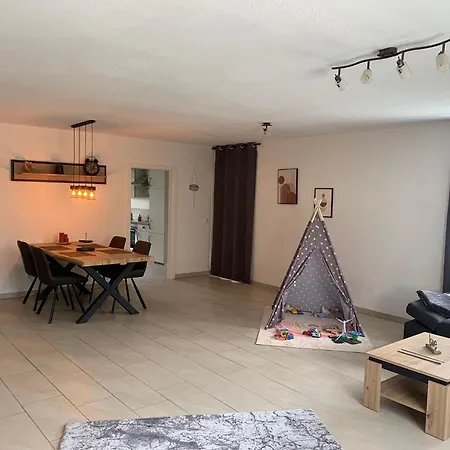 Lägenhet Sari's Ferienwohnung Utzerath
